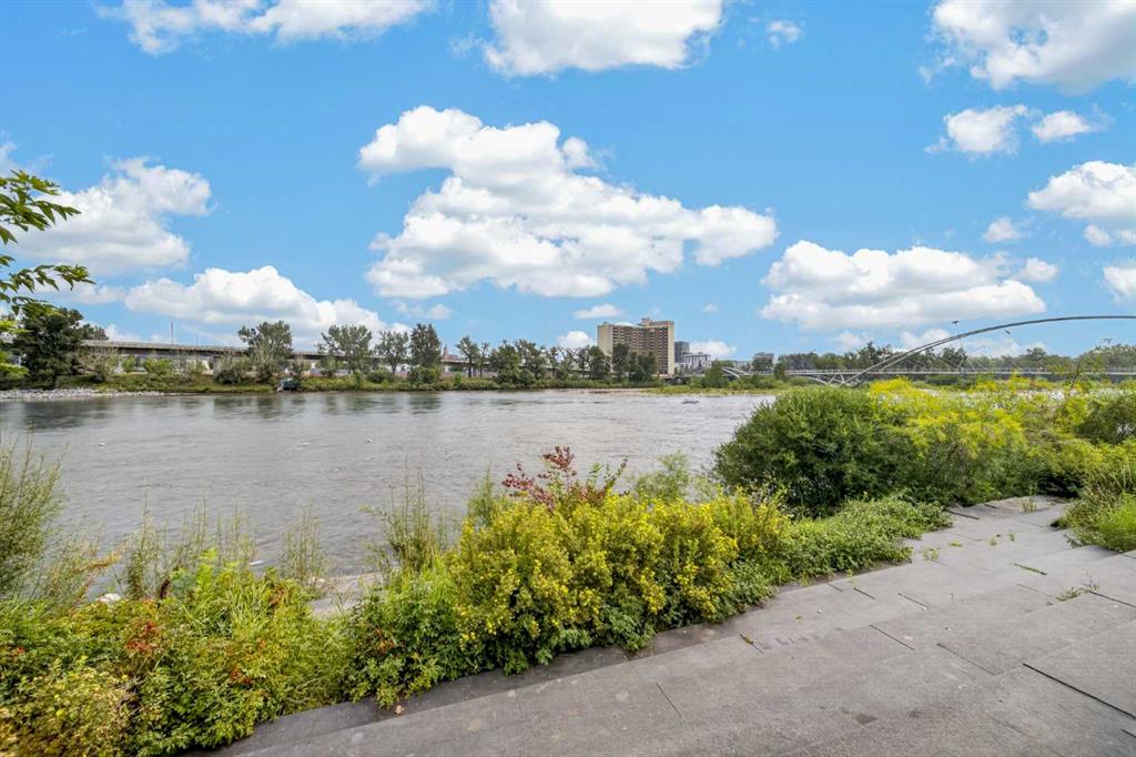 Picture for 615 Confluence Way SE