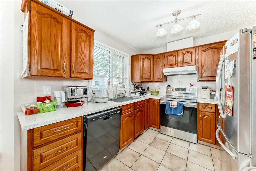 Picture for 77 Eldorado Close NE