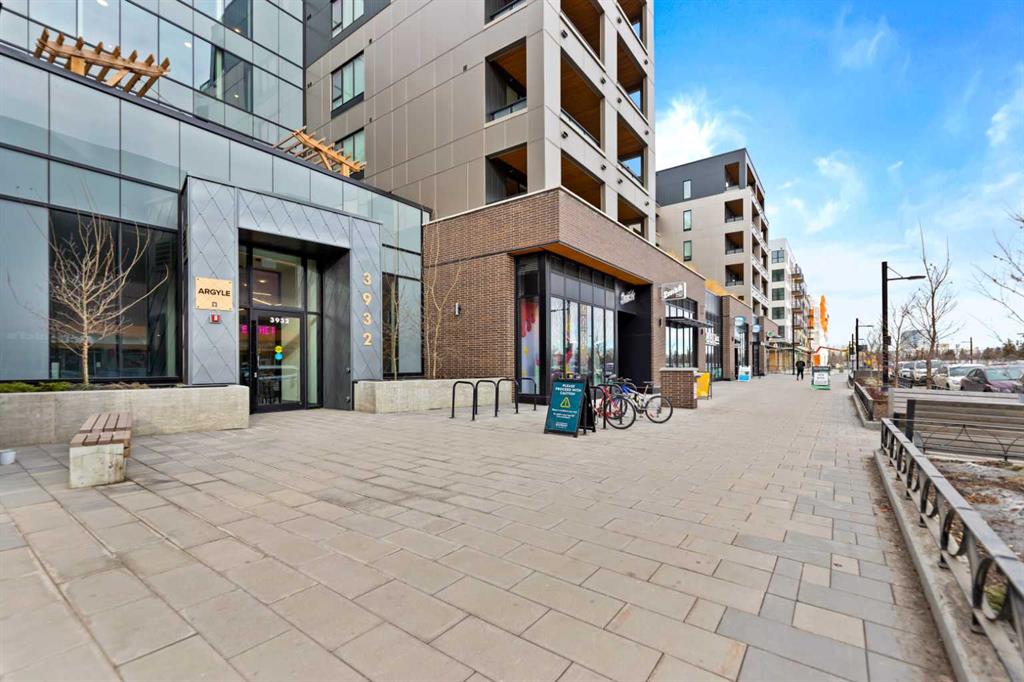Picture for 310, 3932 University Avenue NW