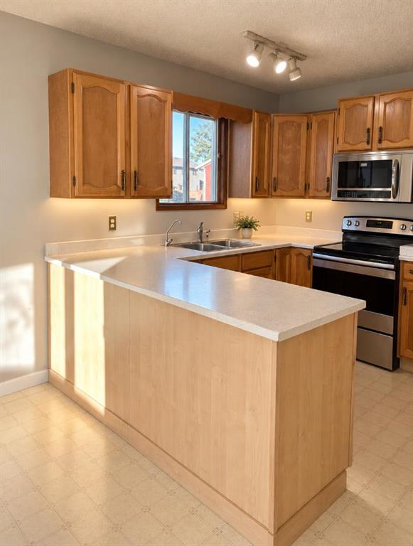 Picture for 27 Castlebrook Court NE