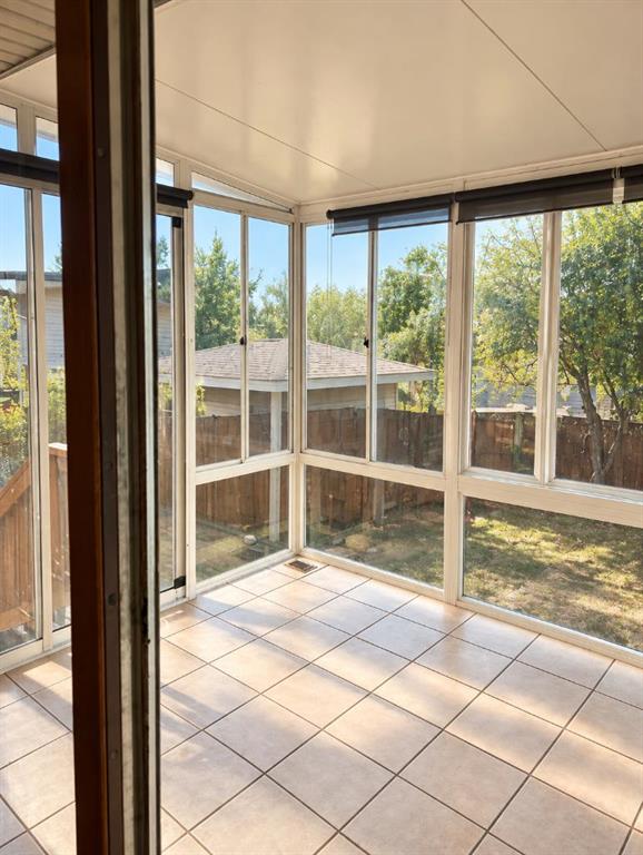 Picture for 27 Castlebrook Court NE