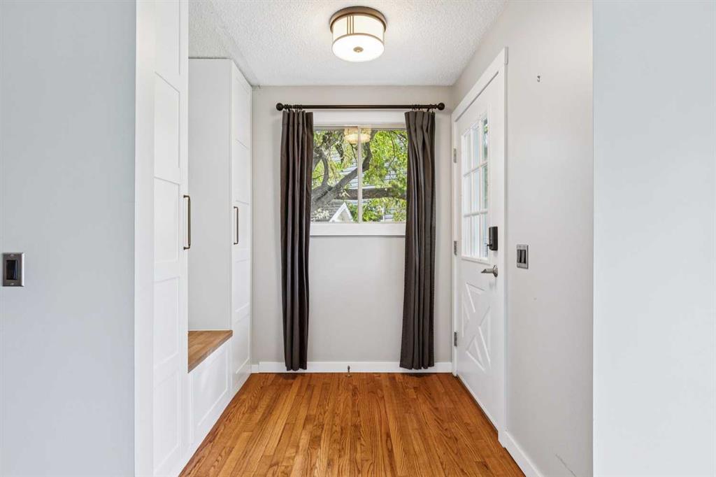 Picture for 48 Woodglen Court SW
