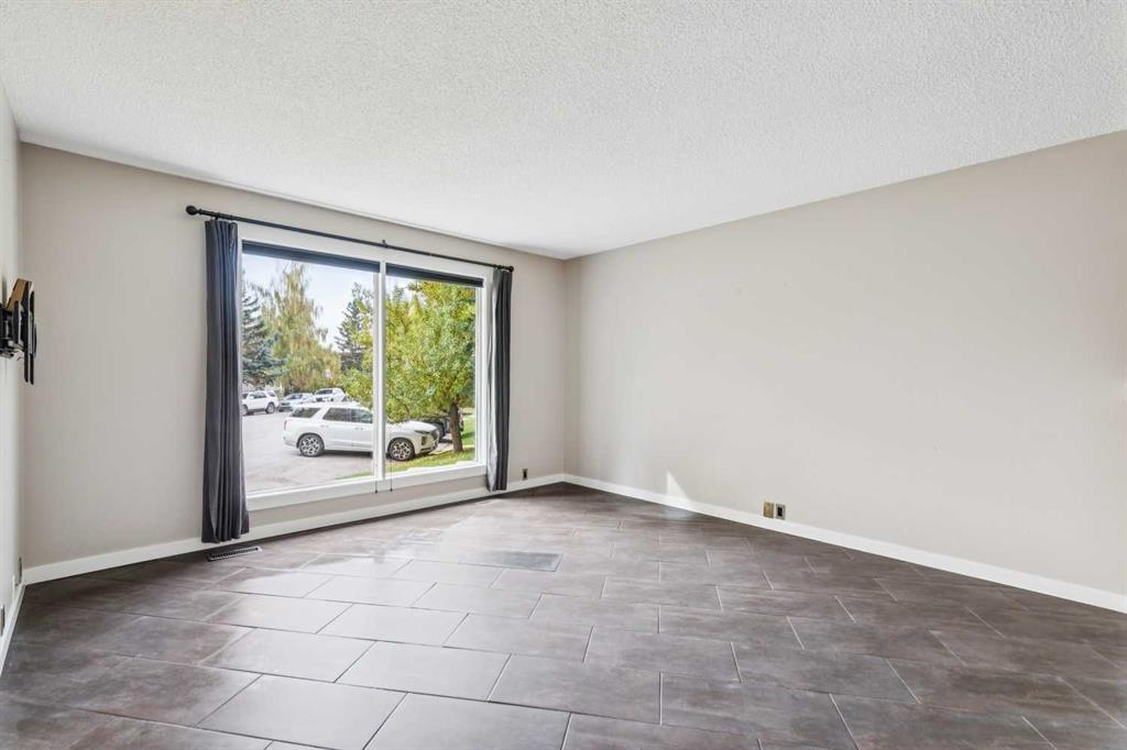 Picture for 48 Woodglen Court SW