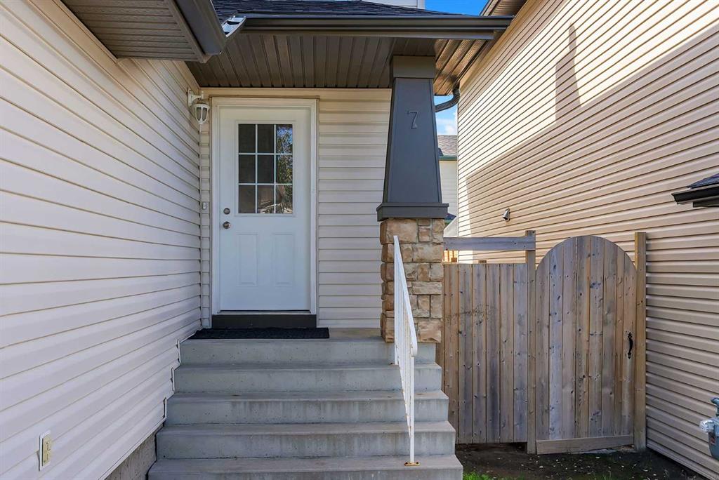 Picture for 7 Saddlecrest Terrace NE