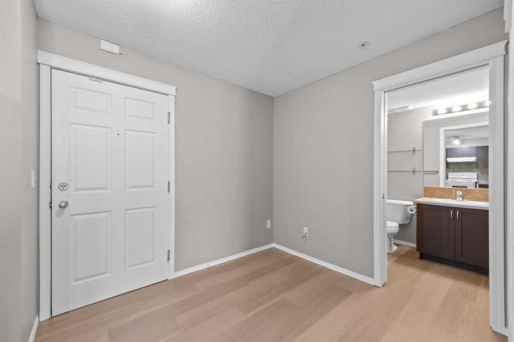 Picture for 9216, 70 Panamount Drive NW
