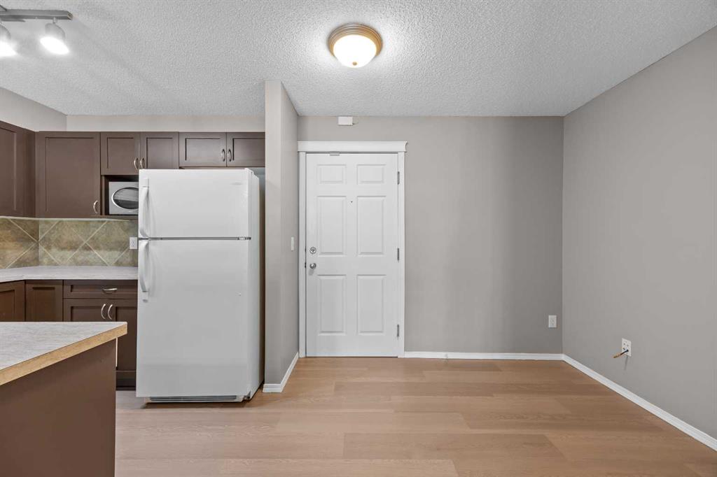 Picture for 9216, 70 Panamount Drive NW