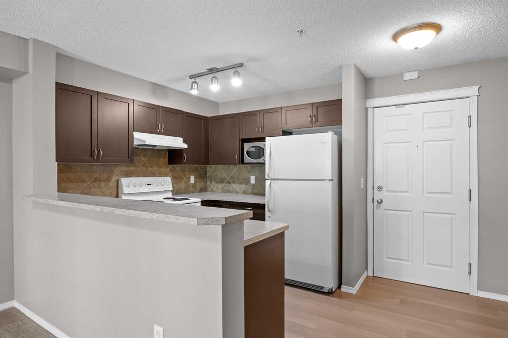 Picture for 9216, 70 Panamount Drive NW