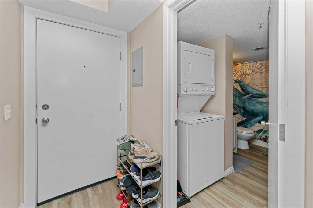 Picture for 208, 2000 Applevillage Court SE