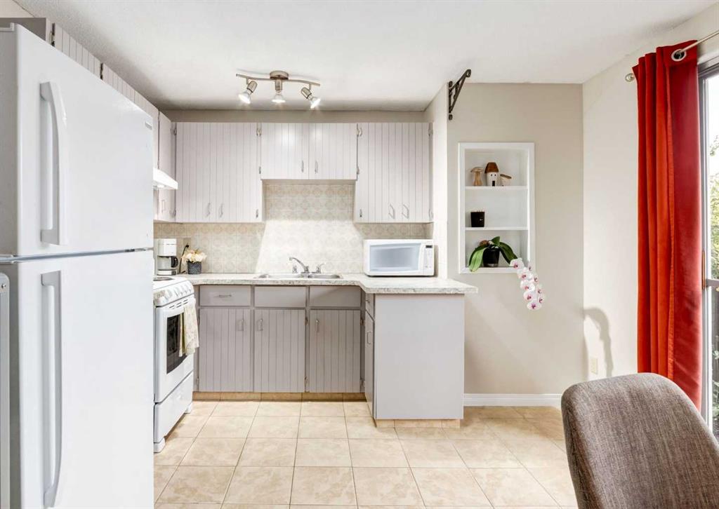Picture for 10, 6819 Centre Street NW
