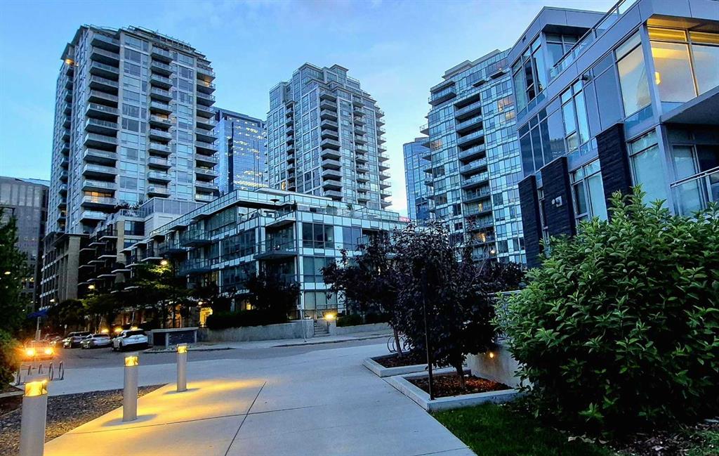 Picture for 301, 51 Waterfront Mews SW
