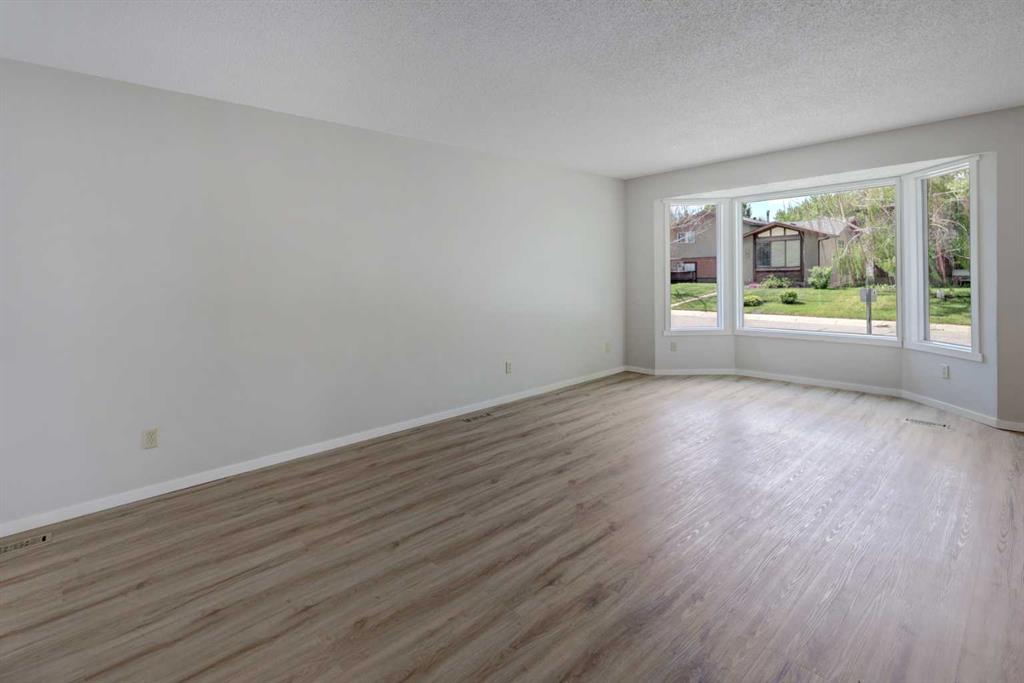 Picture for 9 Maple Leaf Road 