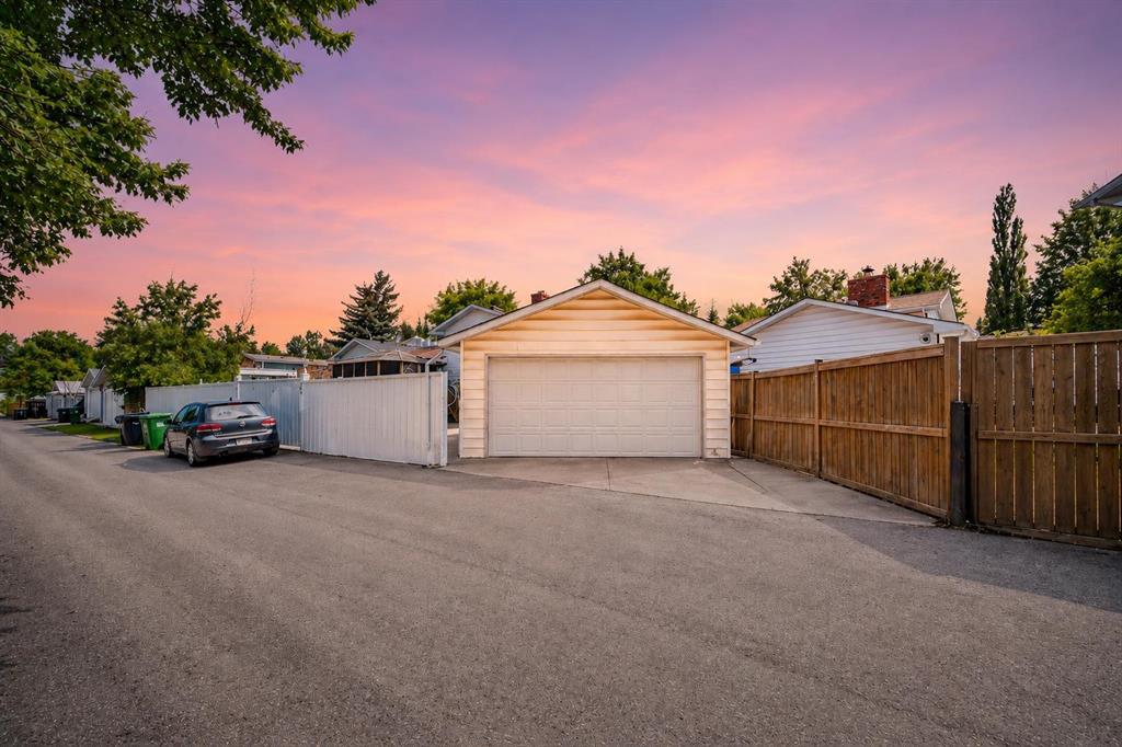 Picture for 204 Whiteview Close NE