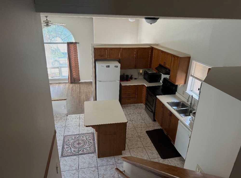 Picture for 6934 Laguna Way NE