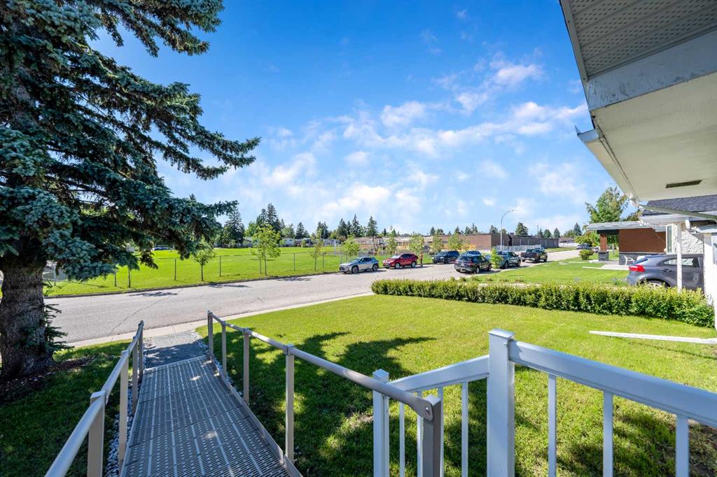 Picture for 629 Agate Crescent SE