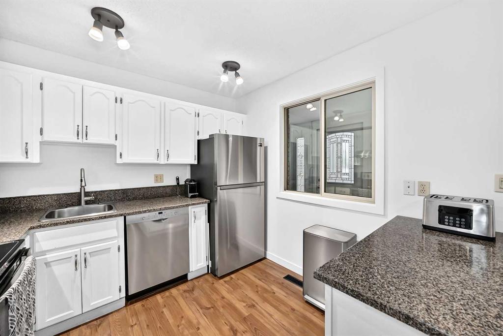 Picture for 16, 803 Varsity Estates Drive NW