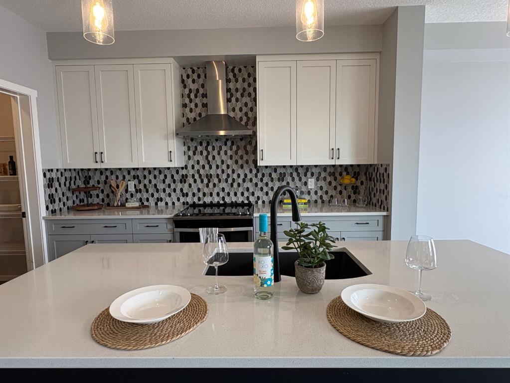 Picture for 98 Lucas Crescent NW