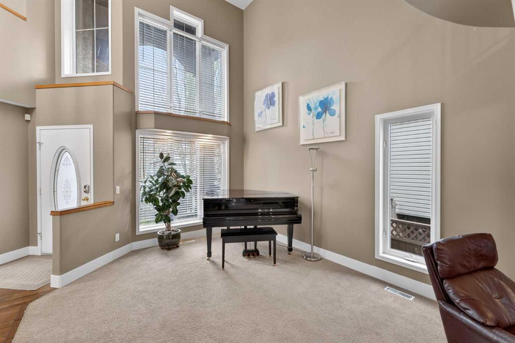 Picture for 111 Valley Ponds Crescent NW