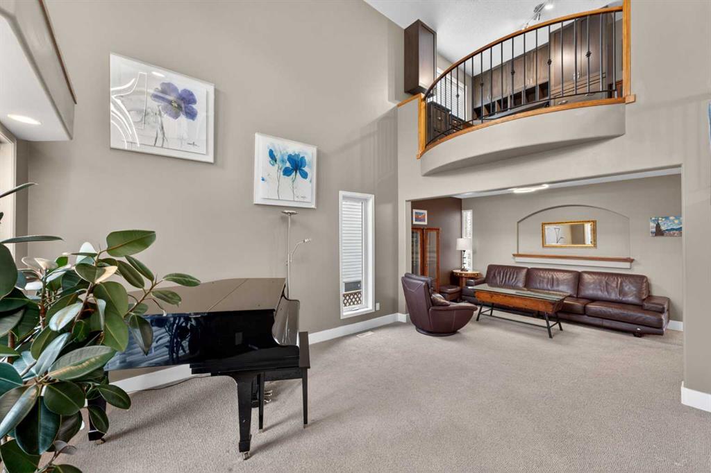 Picture for 111 Valley Ponds Crescent NW