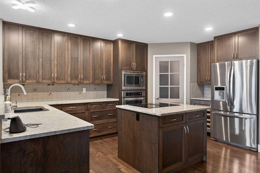 Picture for 111 Valley Ponds Crescent NW