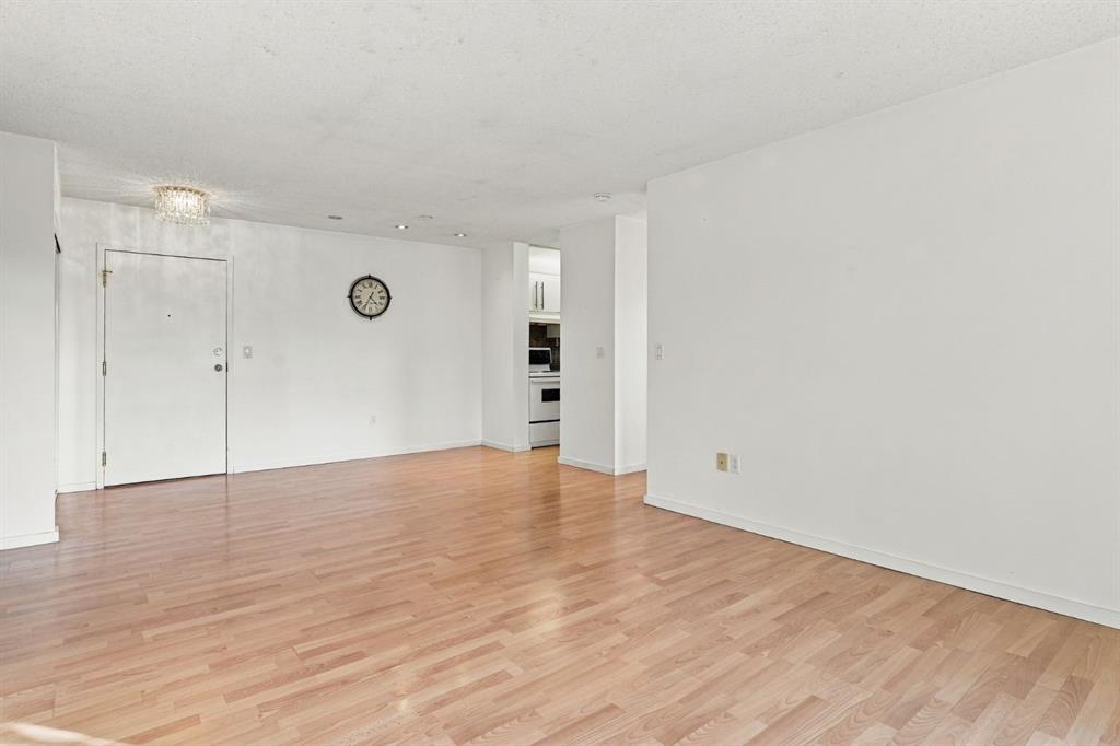 Picture for 417, 21 Dover Point SE
