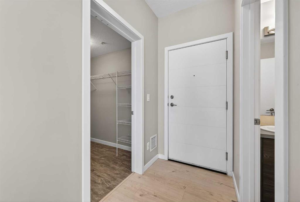 Picture for 407, 122 Mahogany Centre SE