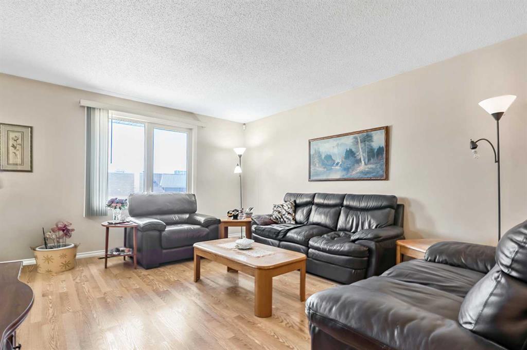 Picture for 323 Woodvale Crescent SW