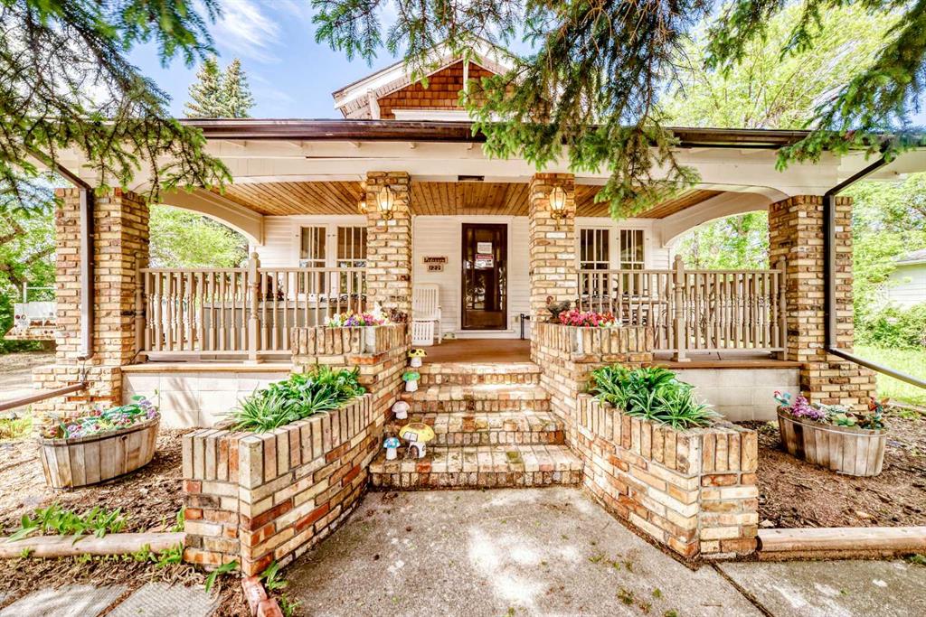 Picture for 122 2 Avenue E