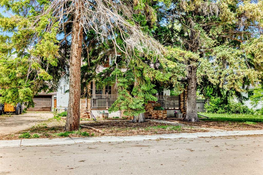 Picture for 122 2 Avenue E