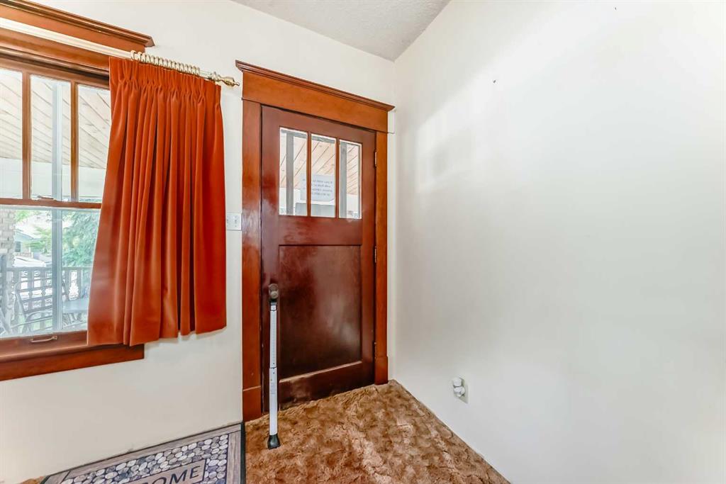 Picture for 122 2 Avenue E