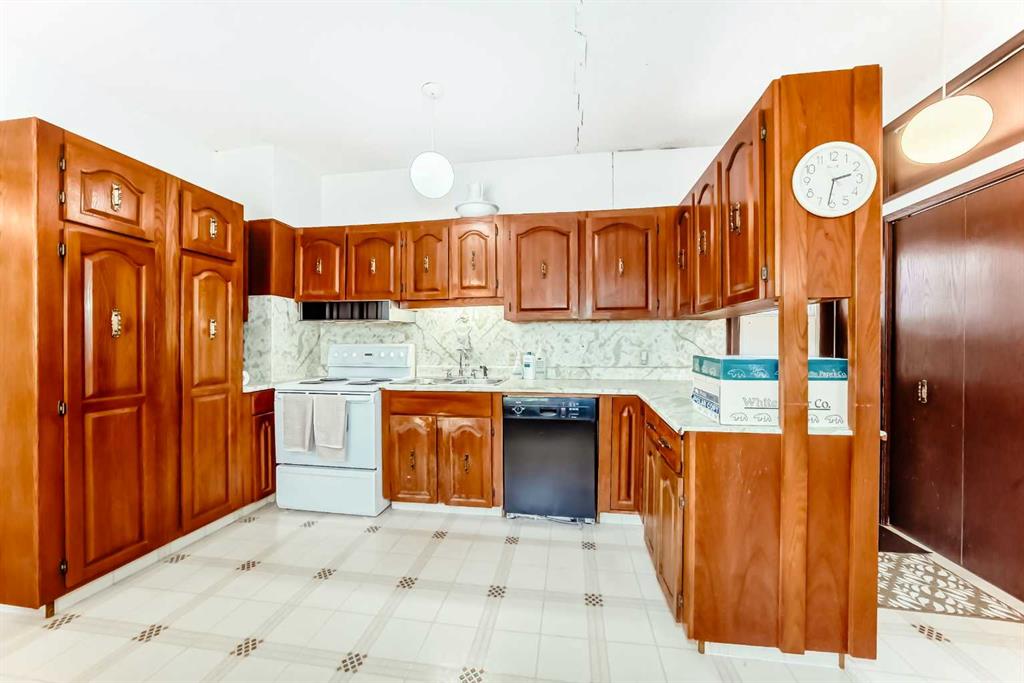 Picture for 122 2 Avenue E