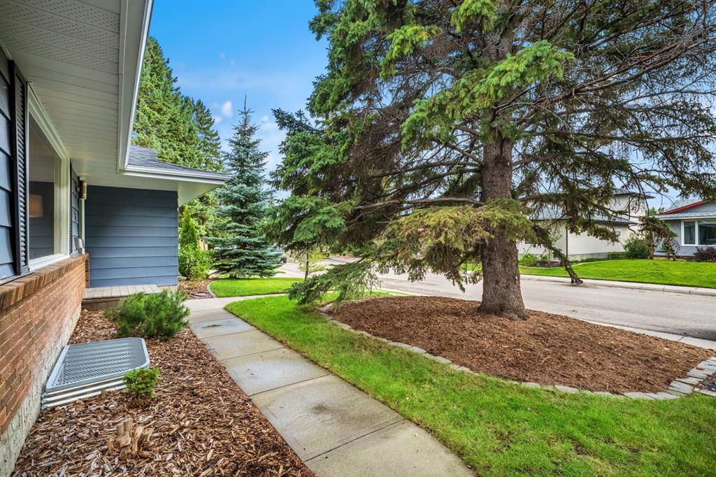 Picture for 839 Lake Twintree Crescent SE