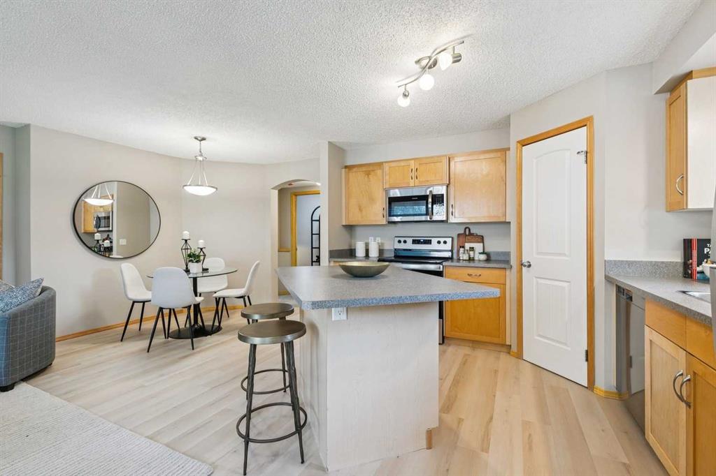 Picture for 106, 7 Everridge Square SW