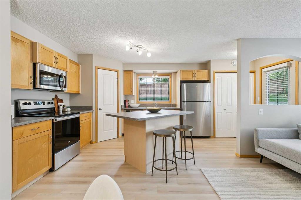 Picture for 106, 7 Everridge Square SW