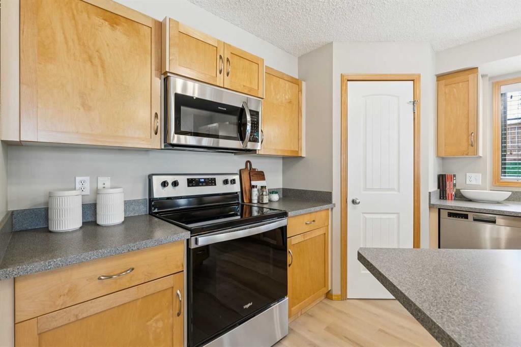 Picture for 106, 7 Everridge Square SW