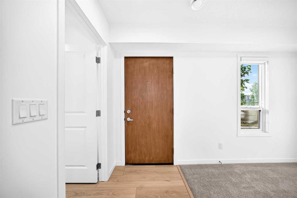 Picture for 105, 20295 Seton Way SE