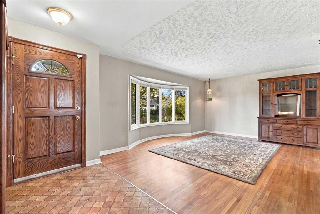 Picture for 120 Fairview Crescent SE