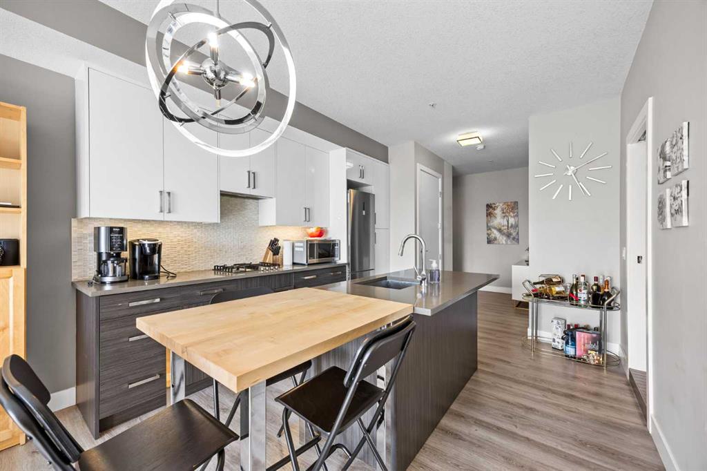 Picture for 204, 1521 26 Avenue SW