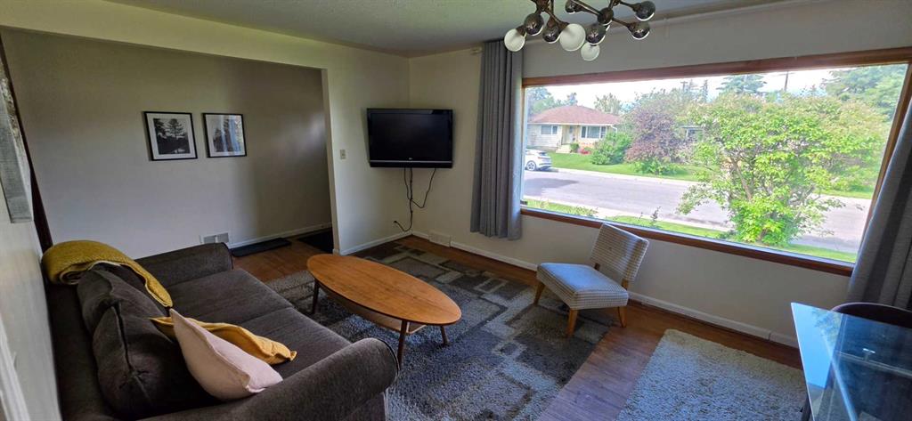 Picture for 2515 Cochrane Road NW