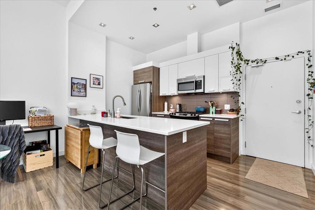 Picture for 809, 235 9A Street NW