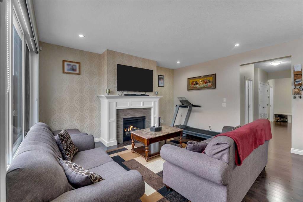 Picture for 28 Saddlelake Common NE