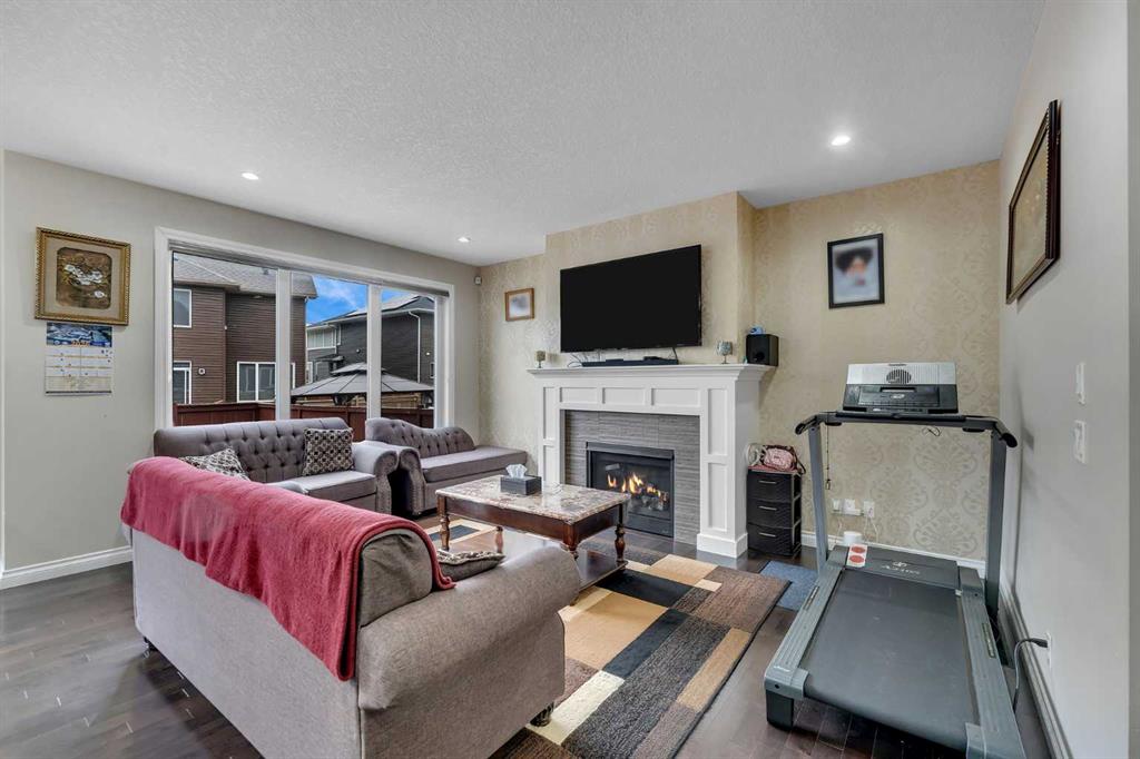Picture for 28 Saddlelake Common NE