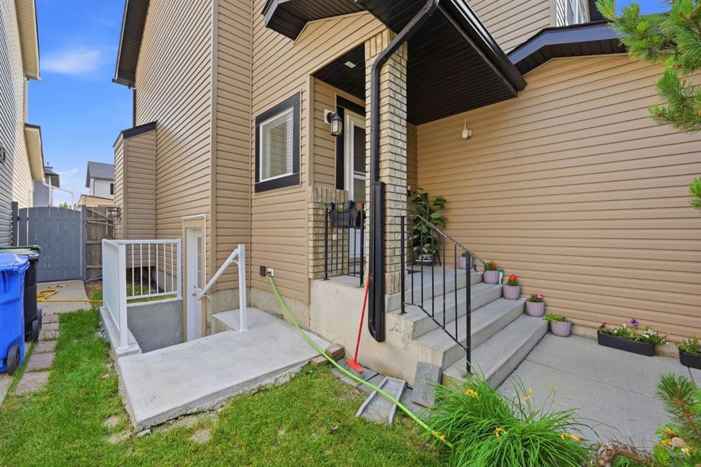 Picture for 54 Saddlecreek Crescent NE