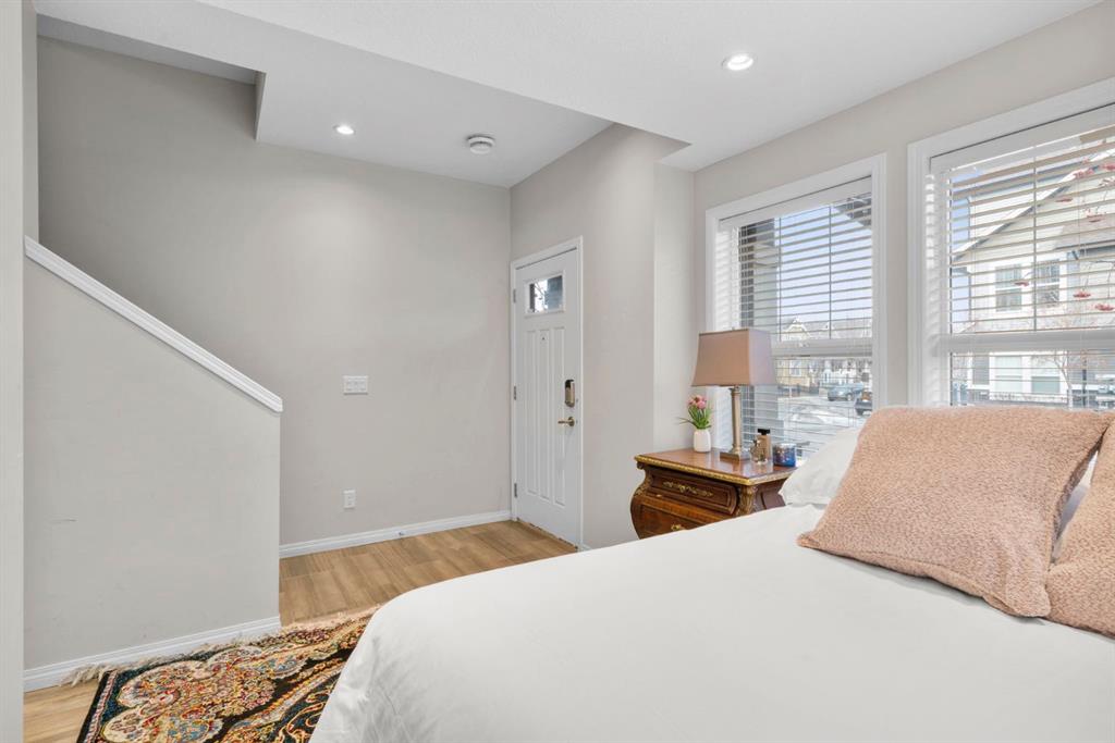 Picture for 2001, 280 Williamstown Close NW