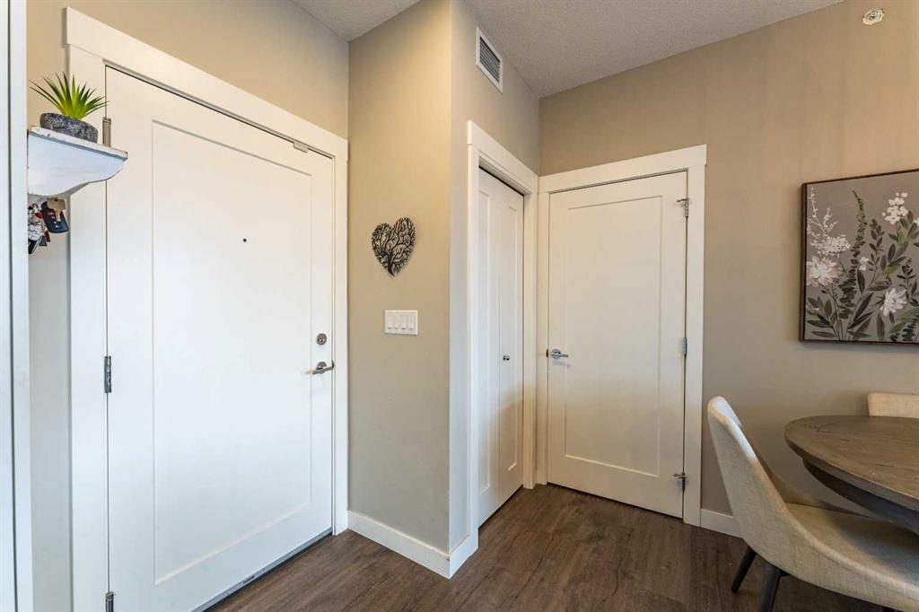 Picture for 412, 10 Walgrove Walk SE