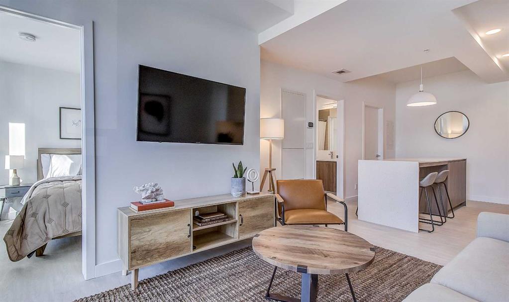 Picture for 325R 9A Street NW