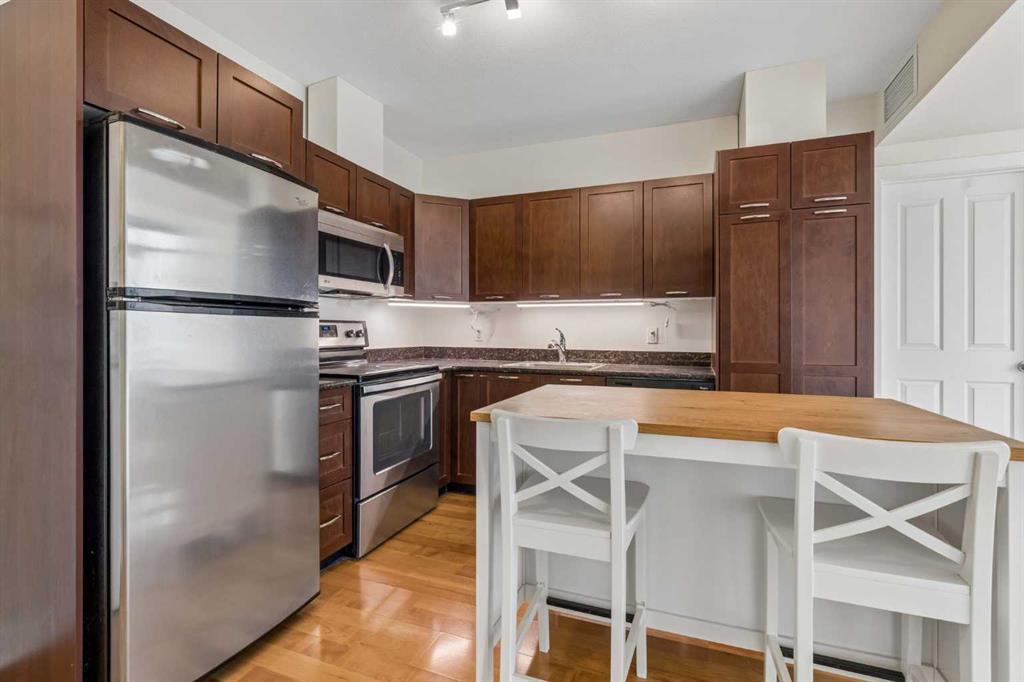 Picture for 908, 3820 Brentwood Road NW