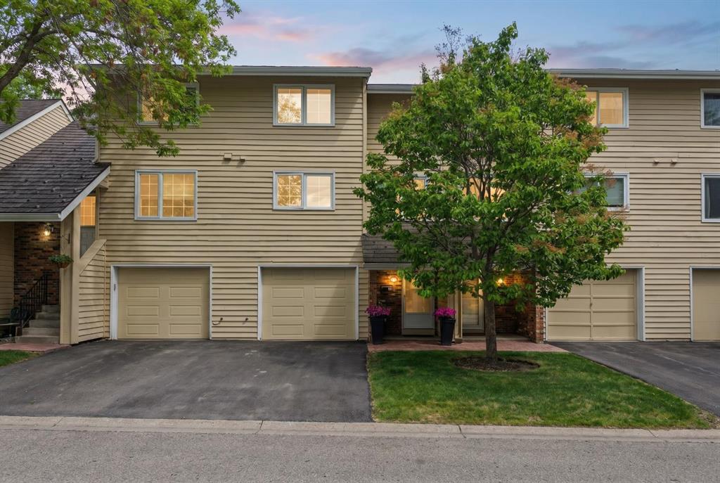 Picture for 322 Point Mckay Gardens NW