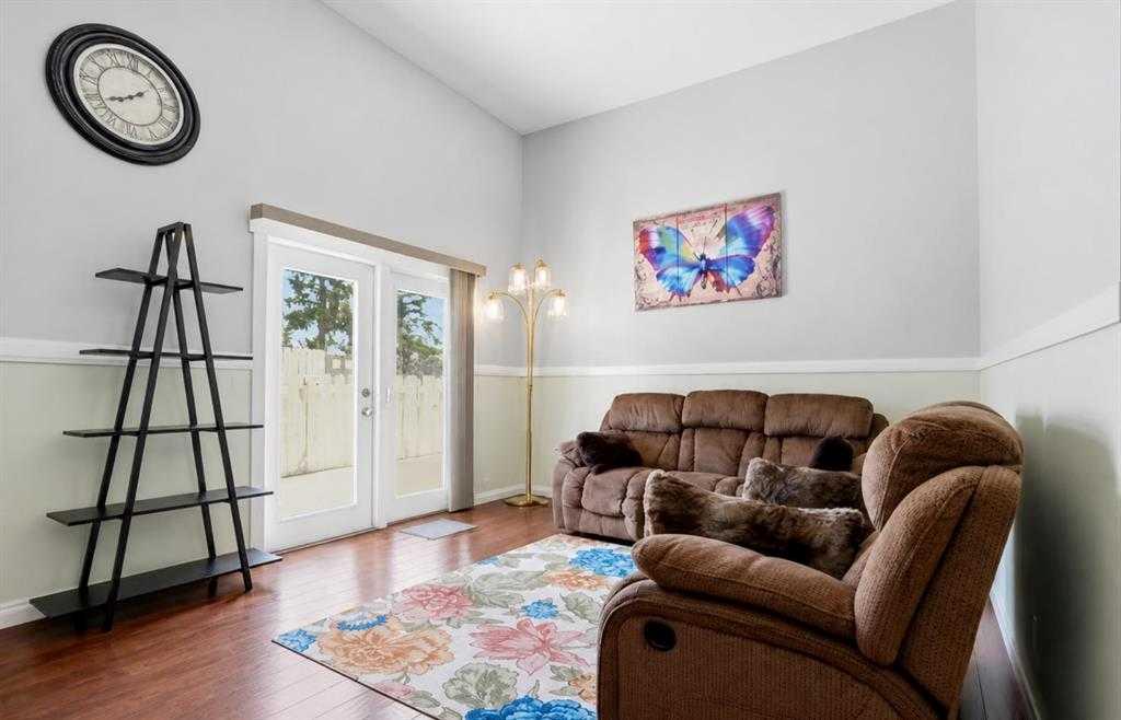 Picture for 904, 919 38 Street NE