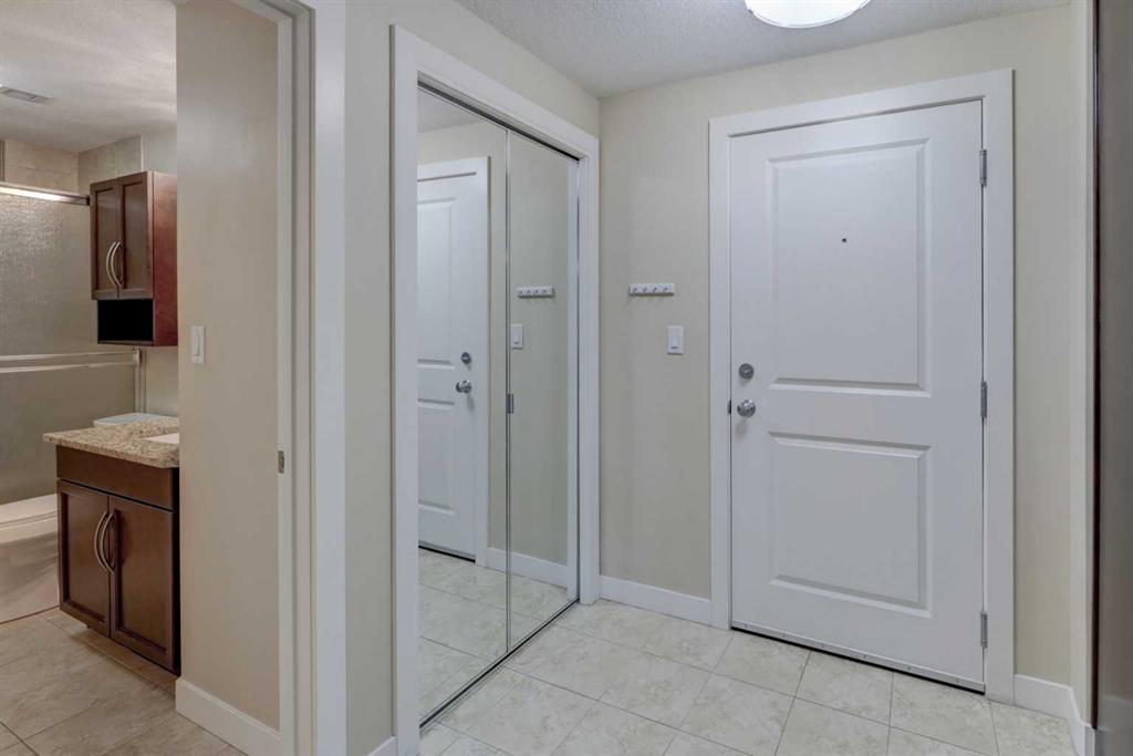 Picture for 206, 16 Varsity Estates Circle NW