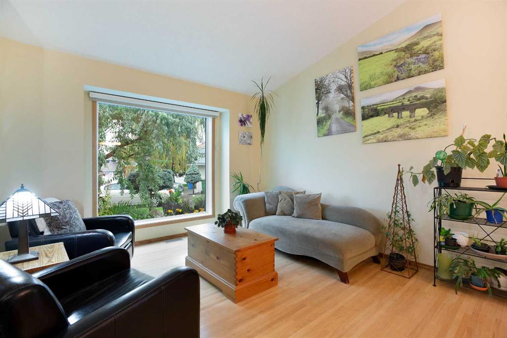 Picture for 337 Sandringham Court NW